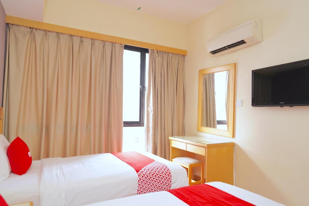 Oyo 89866 Houz Inn Bintulu Exterior foto
