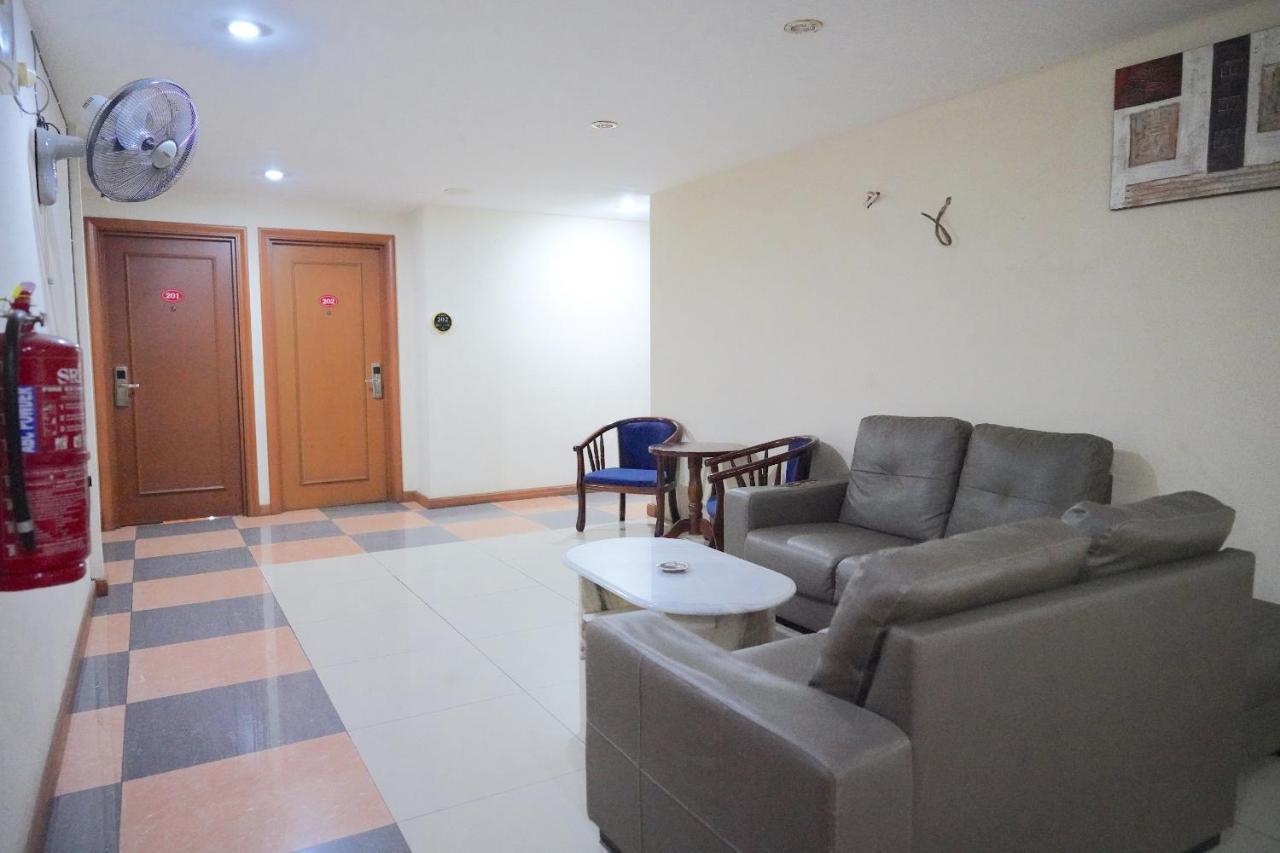 Oyo 89866 Houz Inn Bintulu Exterior foto