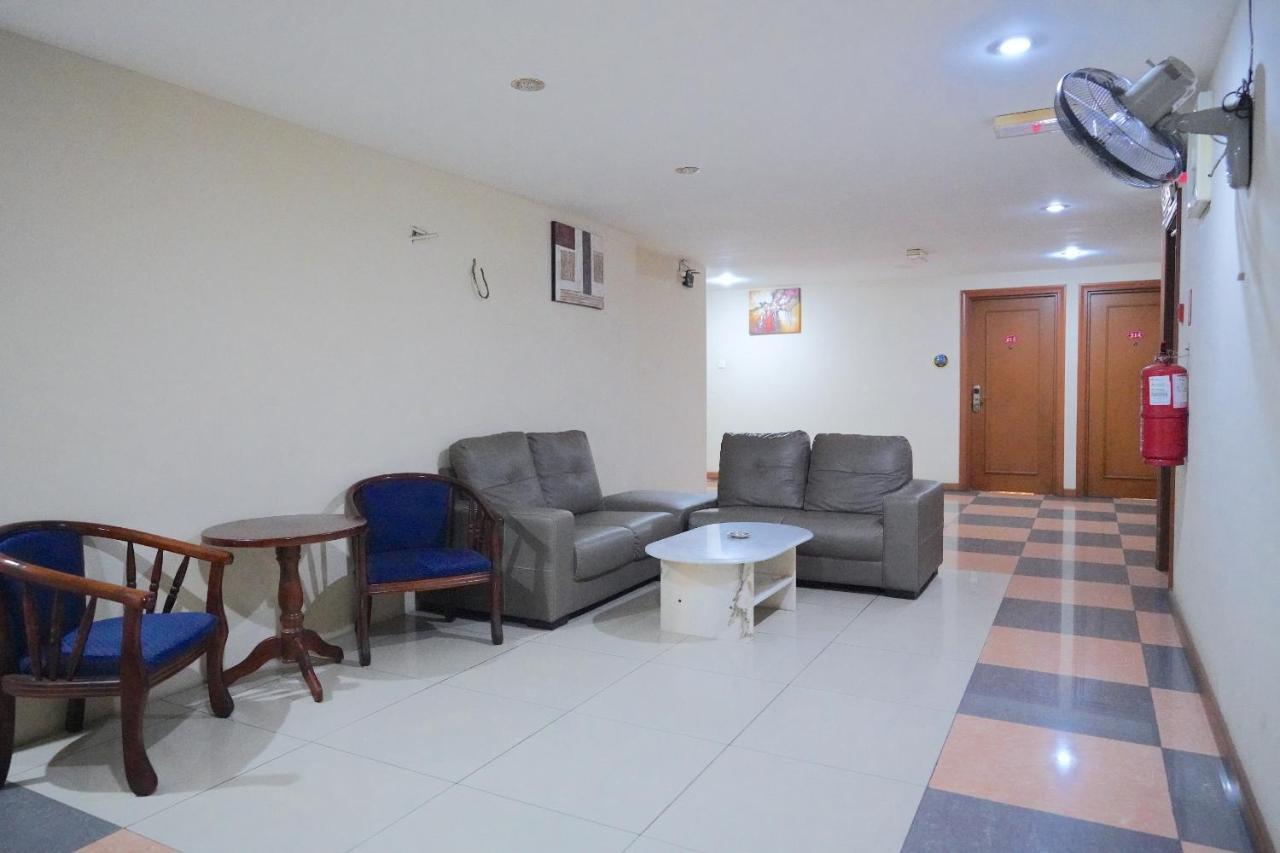 Oyo 89866 Houz Inn Bintulu Exterior foto